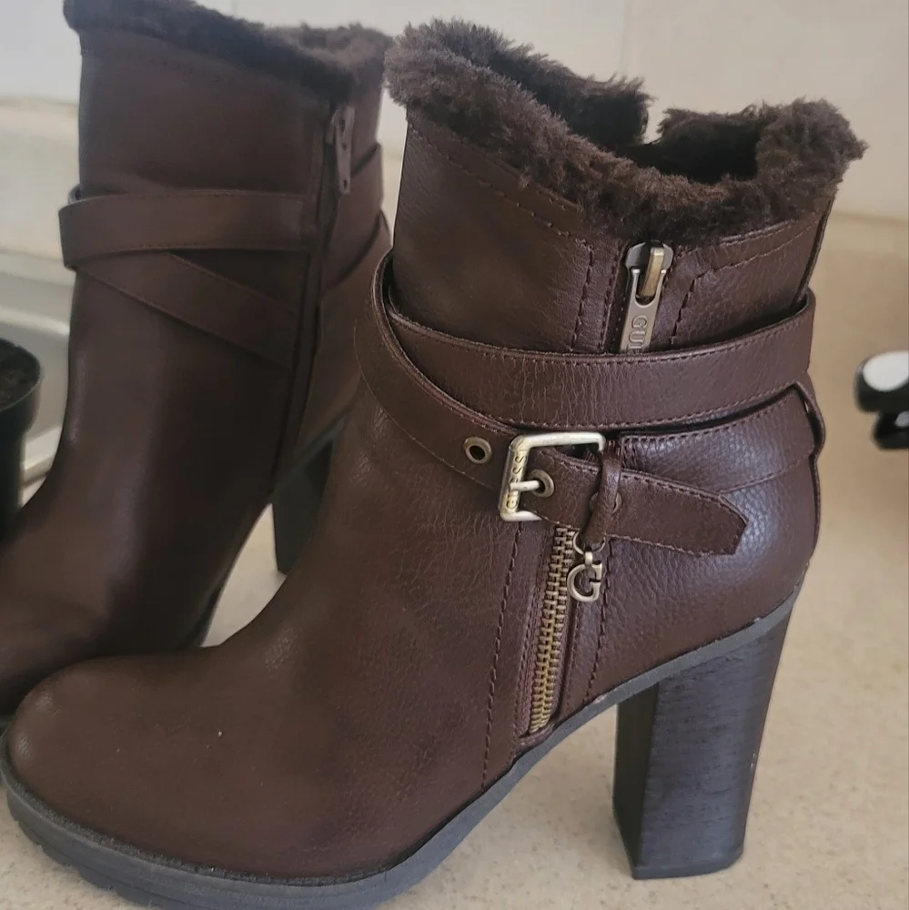 GUESS - Picture 1 of 4